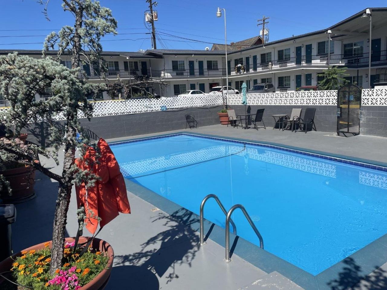 וונאטצ'י Downtown Inn מראה חיצוני תמונה